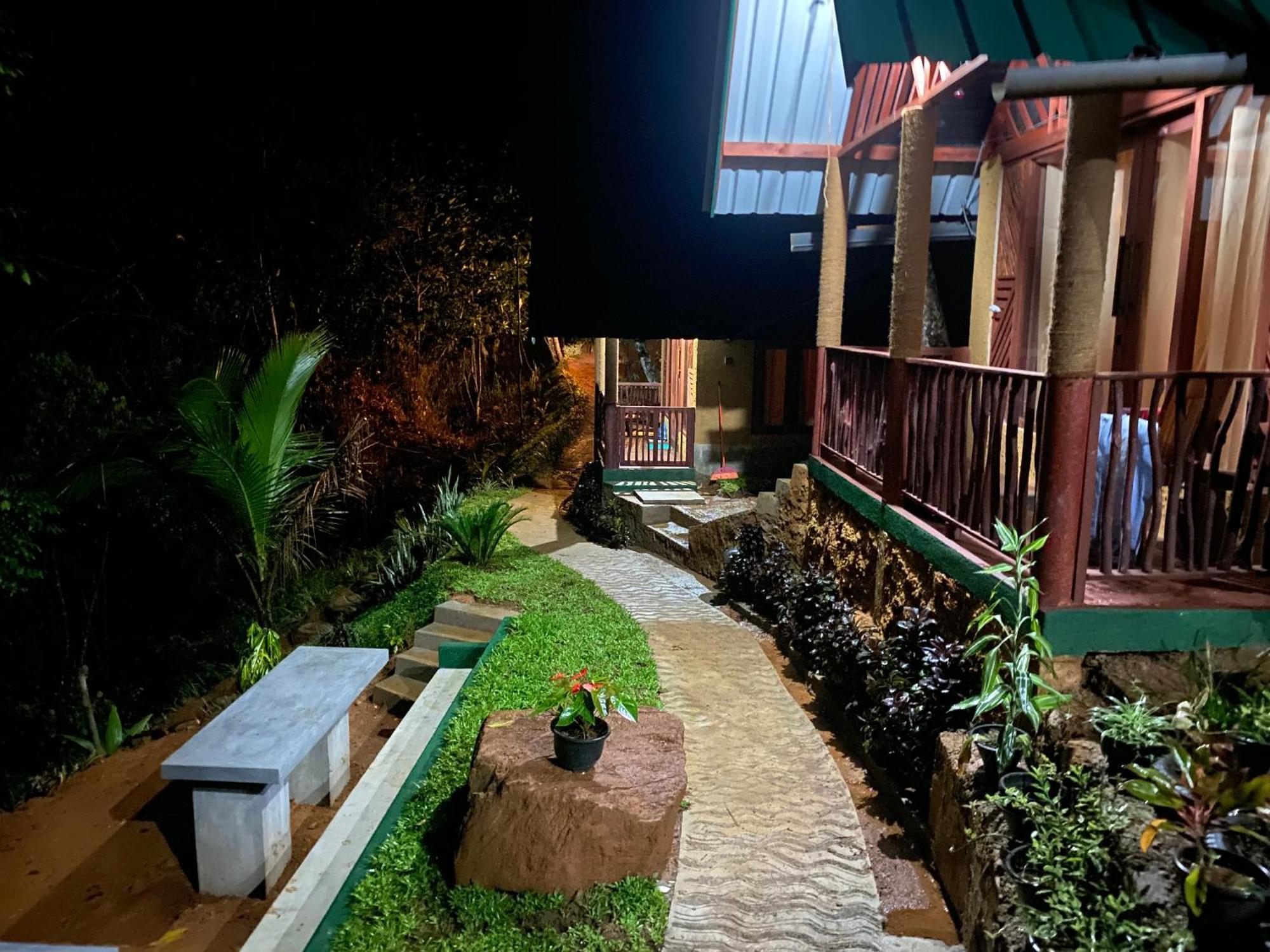 The Rainforest Hideaway Deniyaya Exteriör bild